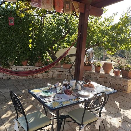 Piccolo Trullo Ostunese Le Jardin De Sophie' Ostuni Bagian luar foto