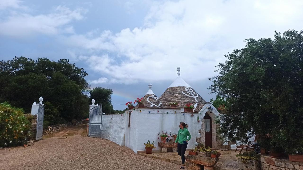 Piccolo Trullo Ostunese Le Jardin De Sophie' Ostuni Bagian luar foto