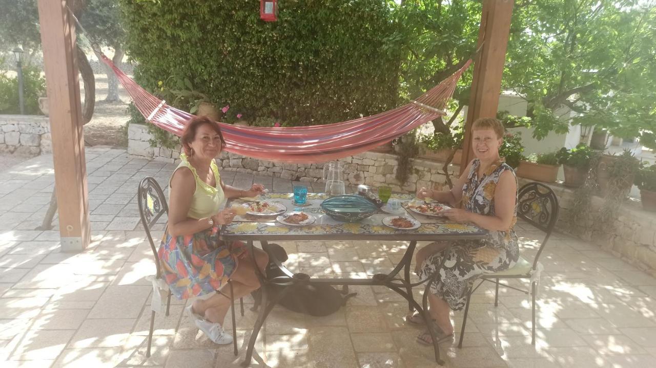 Piccolo Trullo Ostunese Le Jardin De Sophie' Ostuni Bagian luar foto